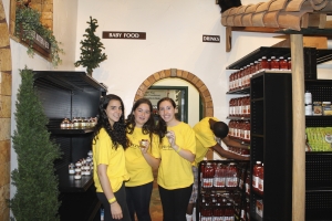 volunteers at Unity Shoppe