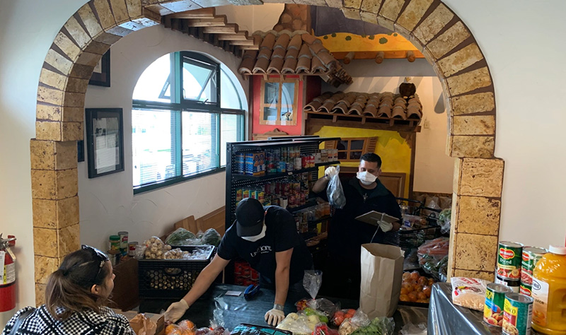 unity shoppe employees providing food